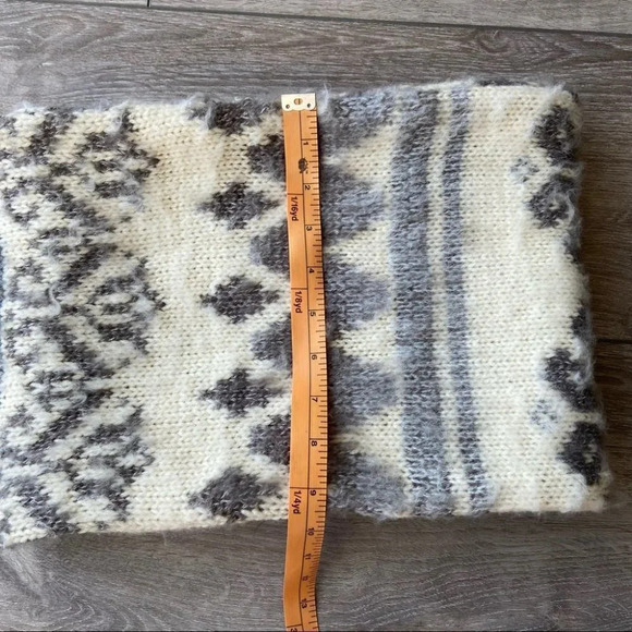 Urban Outfitters Snowflake Fleece Lining Infinity  Scarf - Picture 11 of 11